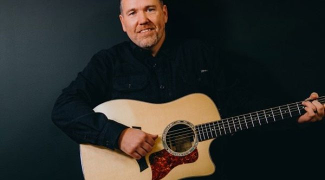 Лауреат премии North Chapel Records певец и автор песен Нейтан Вудард подписал эксклюзивный контракт на бронирование с Vision Artists Agency