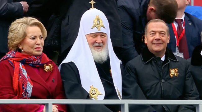 Святейший Патриарх Кирилл присутствовал на военном параде в честь 81-й годовщины Победы