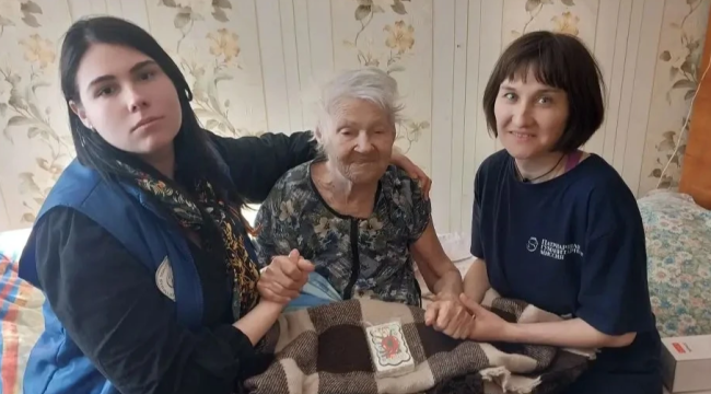 Добровольцы Патриаршей гуманитарной миссии поздравили ветеранов и детей войны на Донбассе с Днем Победы
