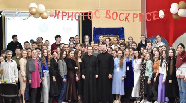 В Тропареве прошел I Пасхальный фестиваль молодежных клубов Михайловского благочиния