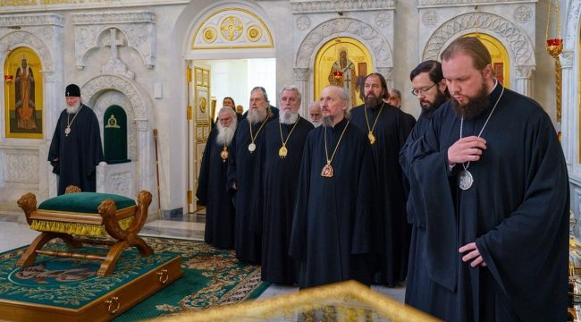 Члены Священного Синода совершили литию по Католикосу-Патриарху Илии II и митрополиту Антонию (Черемисову)