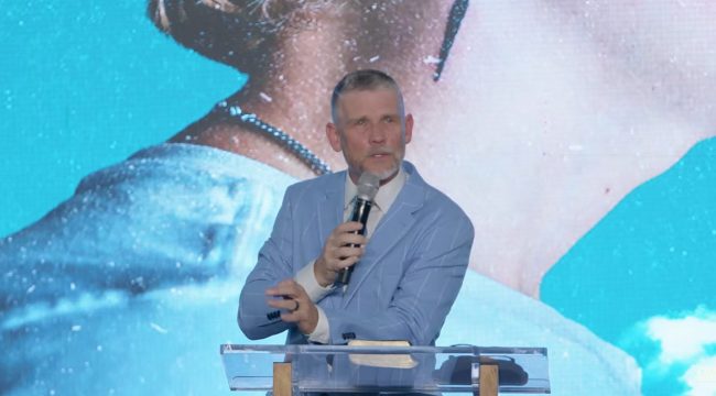 Скорбящий пастор Грег Лок обещает, что дьявол заплатит «всеусугубно» за смерть его сына