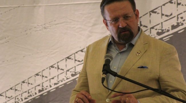 Себастьян Горка раскритиковал Такера Карлсона и Ника Фуэнтеса: «Они не консерваторы»