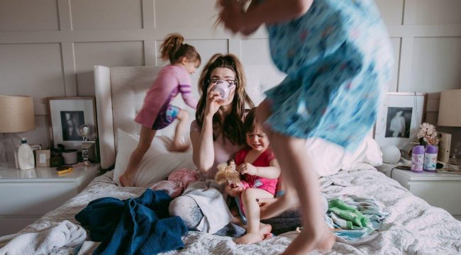 Менее трети родителей часто молятся с детьми, показало исследование