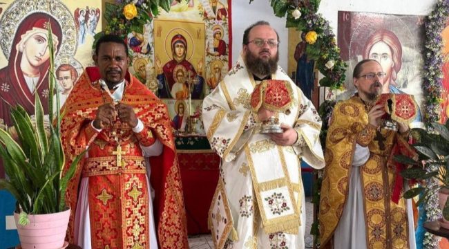 Патриарший экзарх Африки совершил Литургию в храме иконы Божией Матери «Знамение» в Габоне