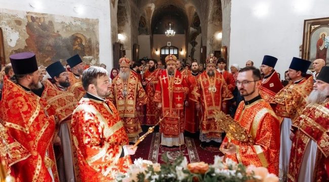 Митрополит Воскресенский Григорий совершил Литургию в храме великомученицы Ирины в Покровском