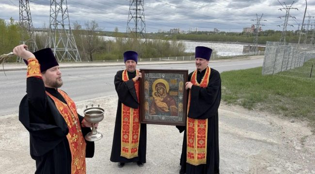 Священники объехали Пермь с иконой Божией Матери «Пермская»