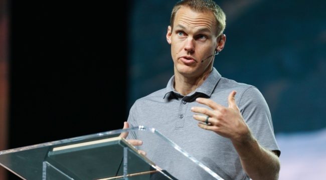 Виргиния отменила отклонение иска против McLean Bible Church Дэвида Платта