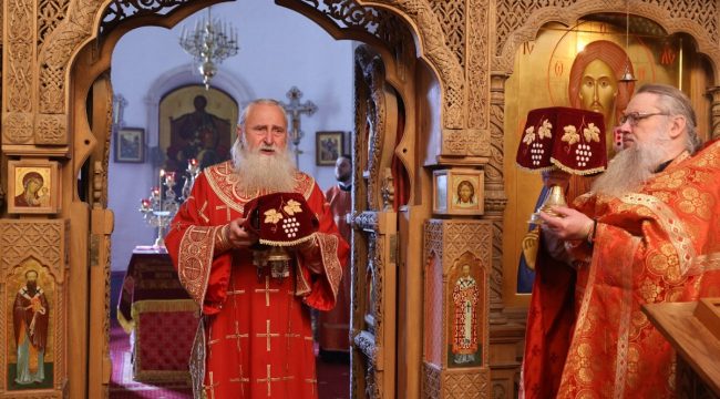 Митрополит Феогност возглавил Литургию на подворье Русского на Афоне монастыря в Москве