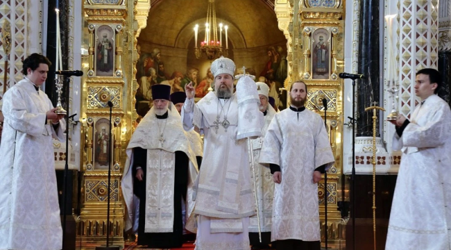 Митрополит Воскресенский Григорий возглавил всенощное бдение в Храме Христа Спасителя