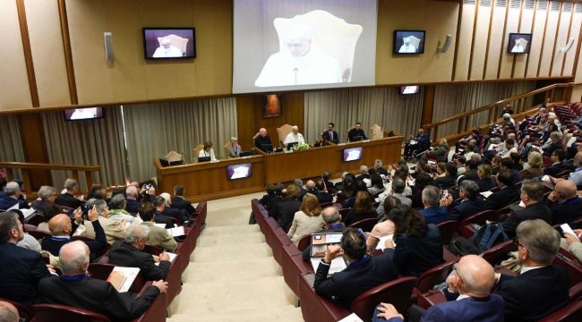 Св. Отец: власть в Церкви рождается из служения