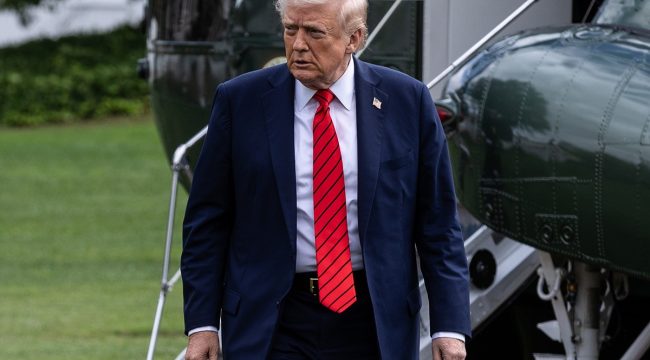 Трамп отменяет планы посетить свадьбу сына на фоне возможных новых ударов по Ирану в случае провала переговоров в последнюю минуту