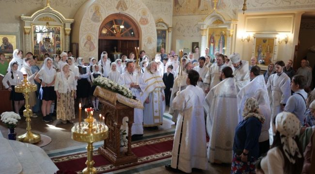 Архиепископ Одинцовский Фома совершил Литургию в храме святителя Иова на Можайском шоссе