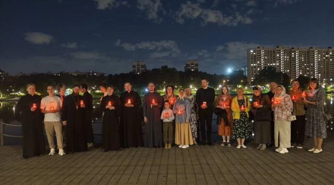 Ночная литургия для молодежи прошла в храме священномученика Ермогена в Гольянове