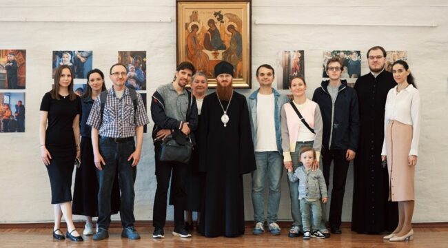 Фотовыставка «Шаг за шагом к Богу» открылась в Высоко-Петровском монастыре