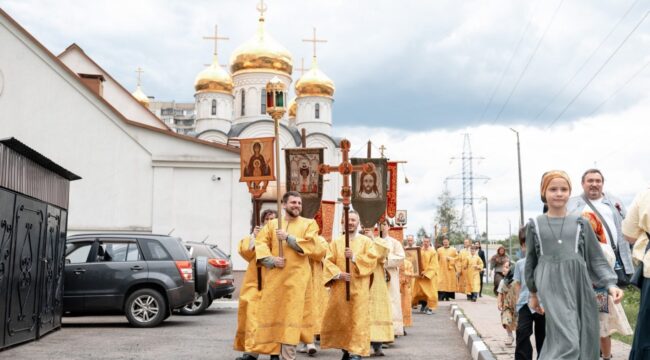 Крестный ход в рамках Всероссийской недели семьи прошел в Северо-Западном викариатстве