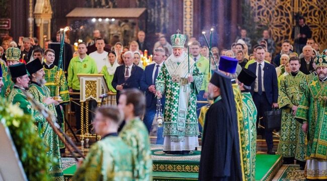 Патриарх Кирилл совершил всенощное бдение в Храме Христа Спасителя накануне Троицы