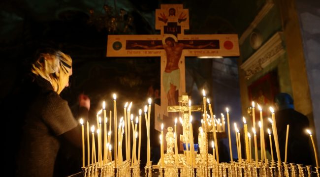 Священник рассказал, за кого можно молиться 9 мая