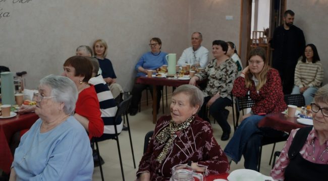 В Северодвинске в церкви «Слово жизни» поздравили старшее поколение с Днем Победы