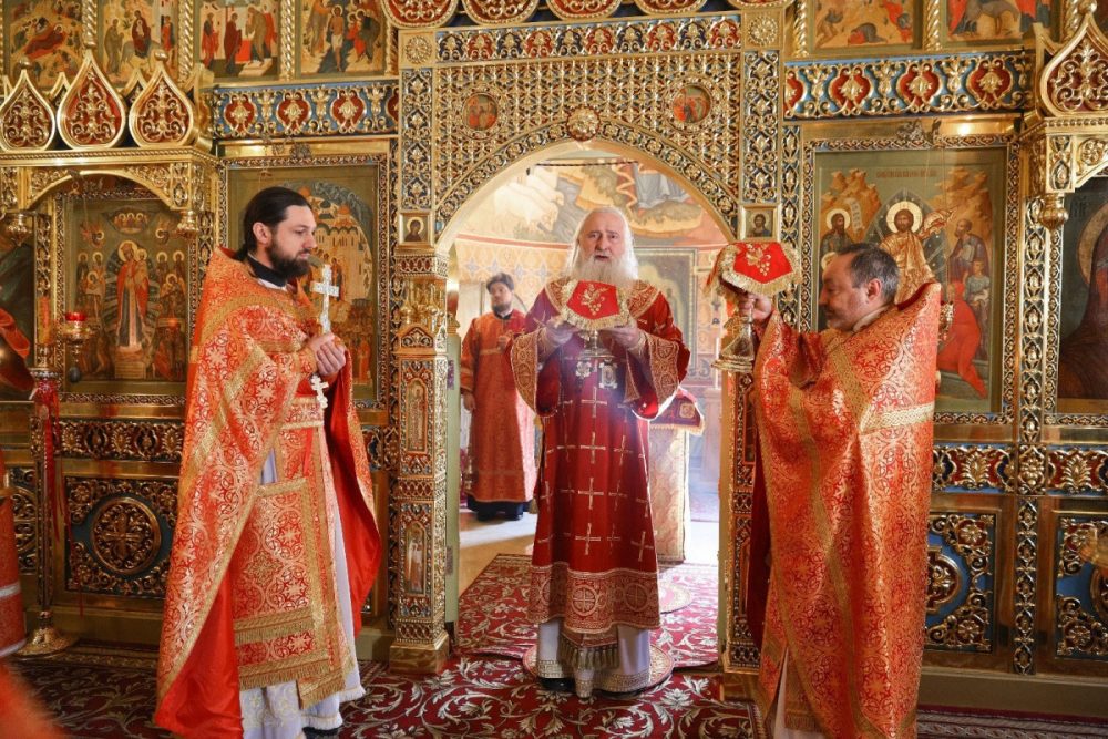 Митрополит Феогност возглавил Литургию в годовщину открытия Зачатьевского монастыря