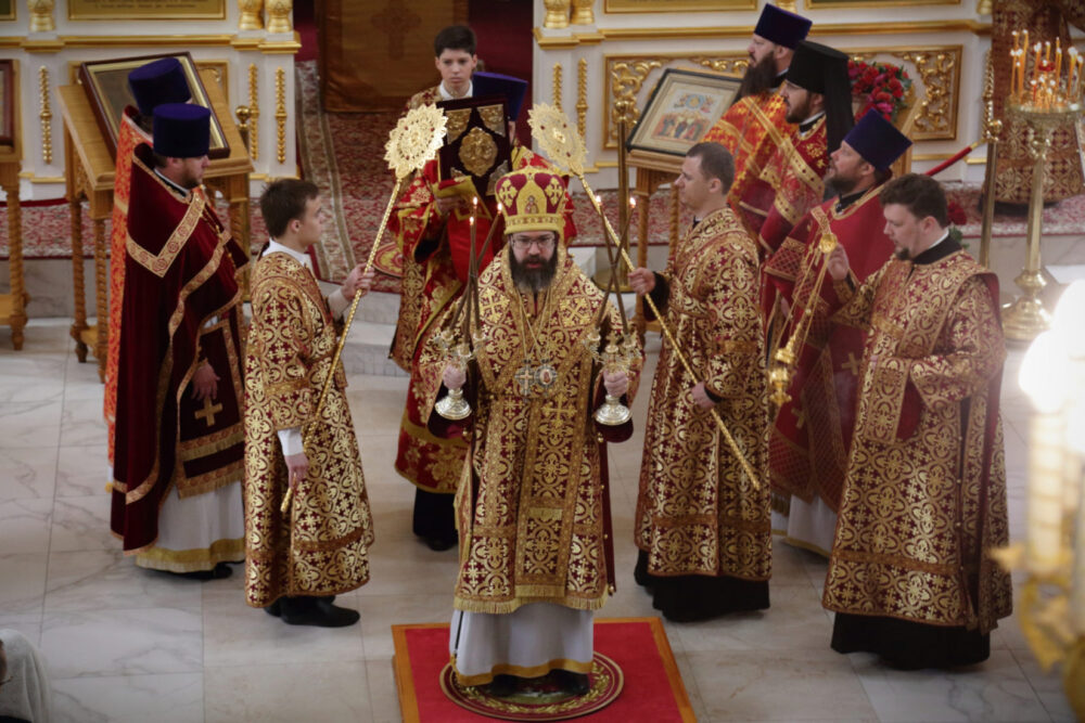 Архиепископ Зеленоградский Савва совершил Литургию в храме священномученика Ермогена в Южном Тушине