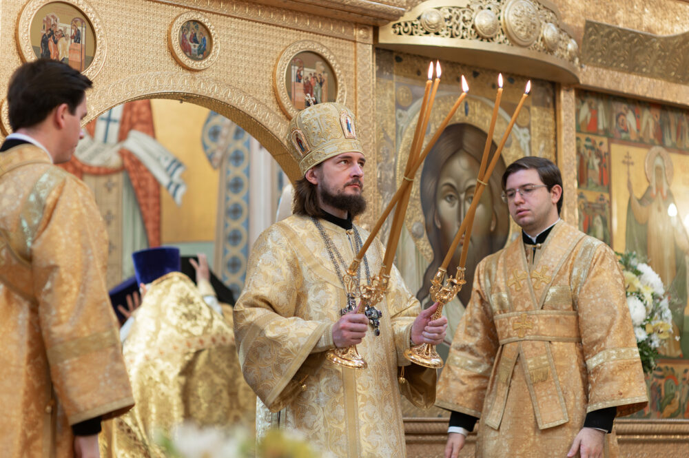 Епископ Раменский Алексий возглавил престольный праздник храма священномученика Ермогена в Зюзине