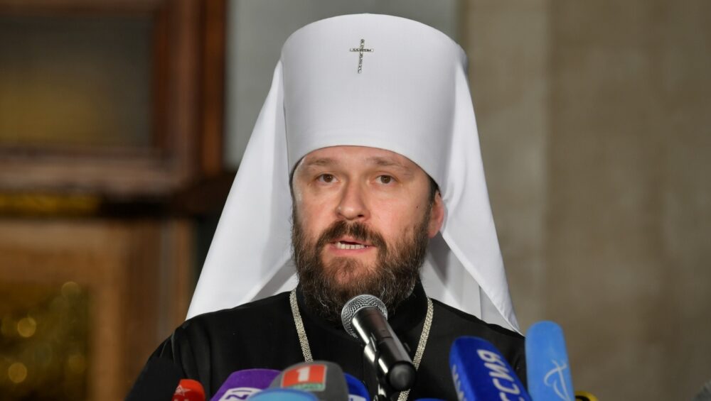 Митрополит Иларион заявил, что наркотики нашли за обшивкой багажника