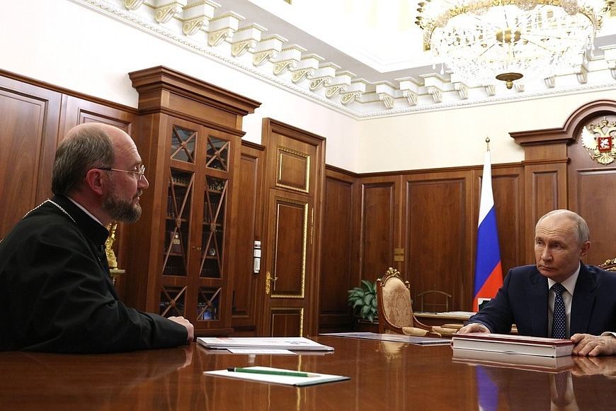 Владимир Путин обсудил с протоиереем Александром Ткаченко итоги работы фонда «Круг добра»