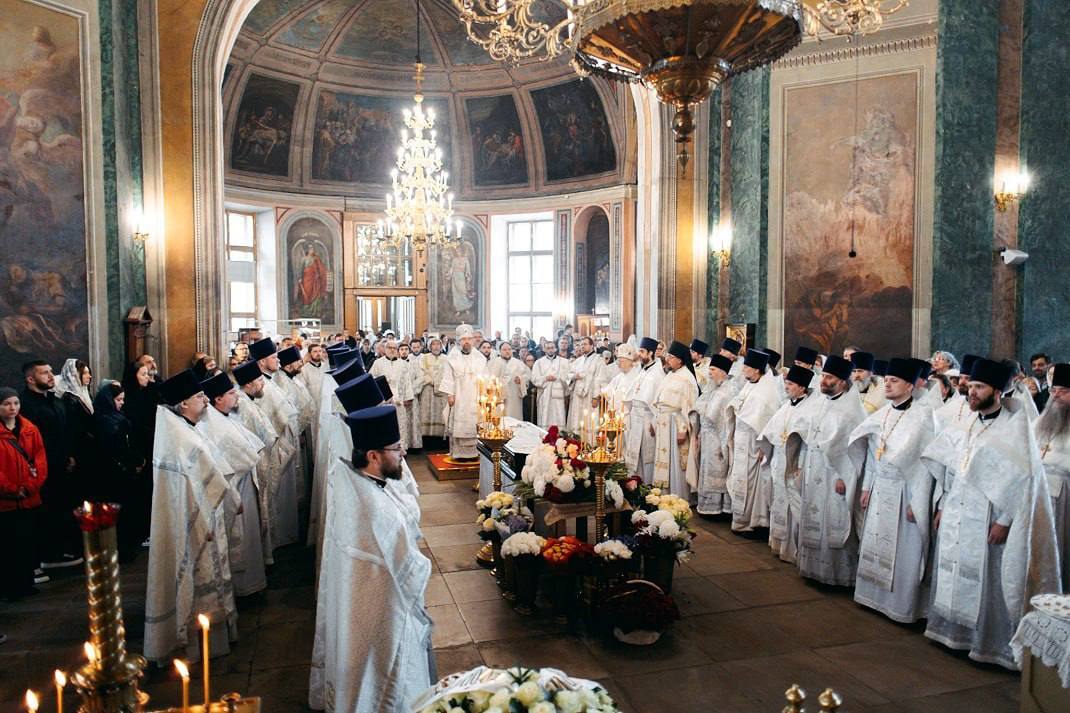 Митрополит Воскресенский Григорий возглавил отпевание иерея Валерия Степанова