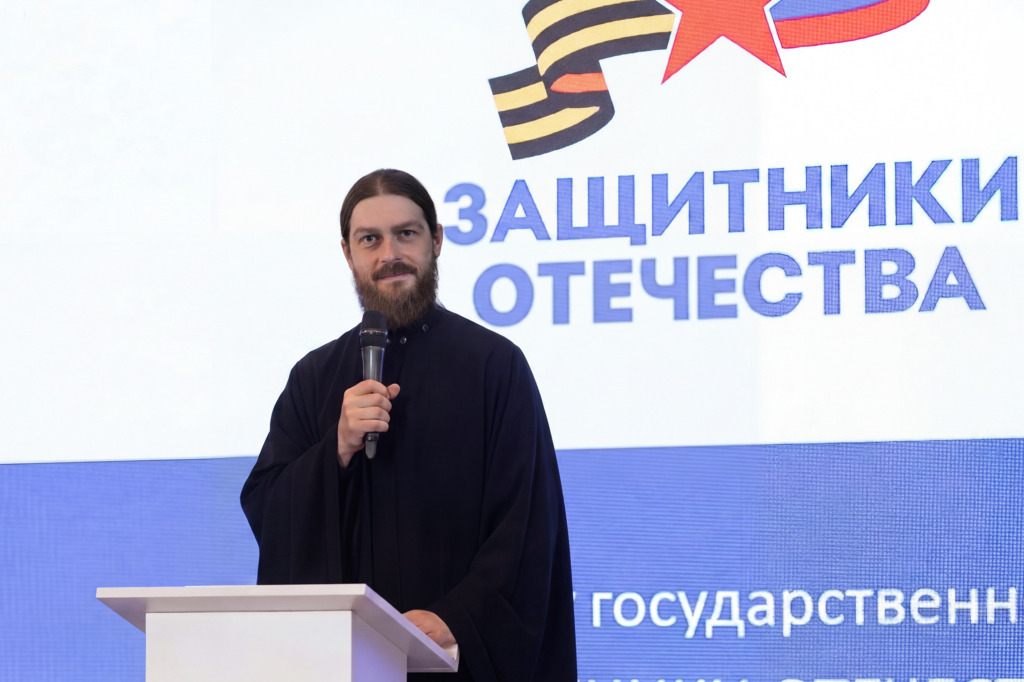 Директор Патриаршей гуманитарной миссии обсудил с фондом «Защитники Отечества» восстановление домов в Донбассе