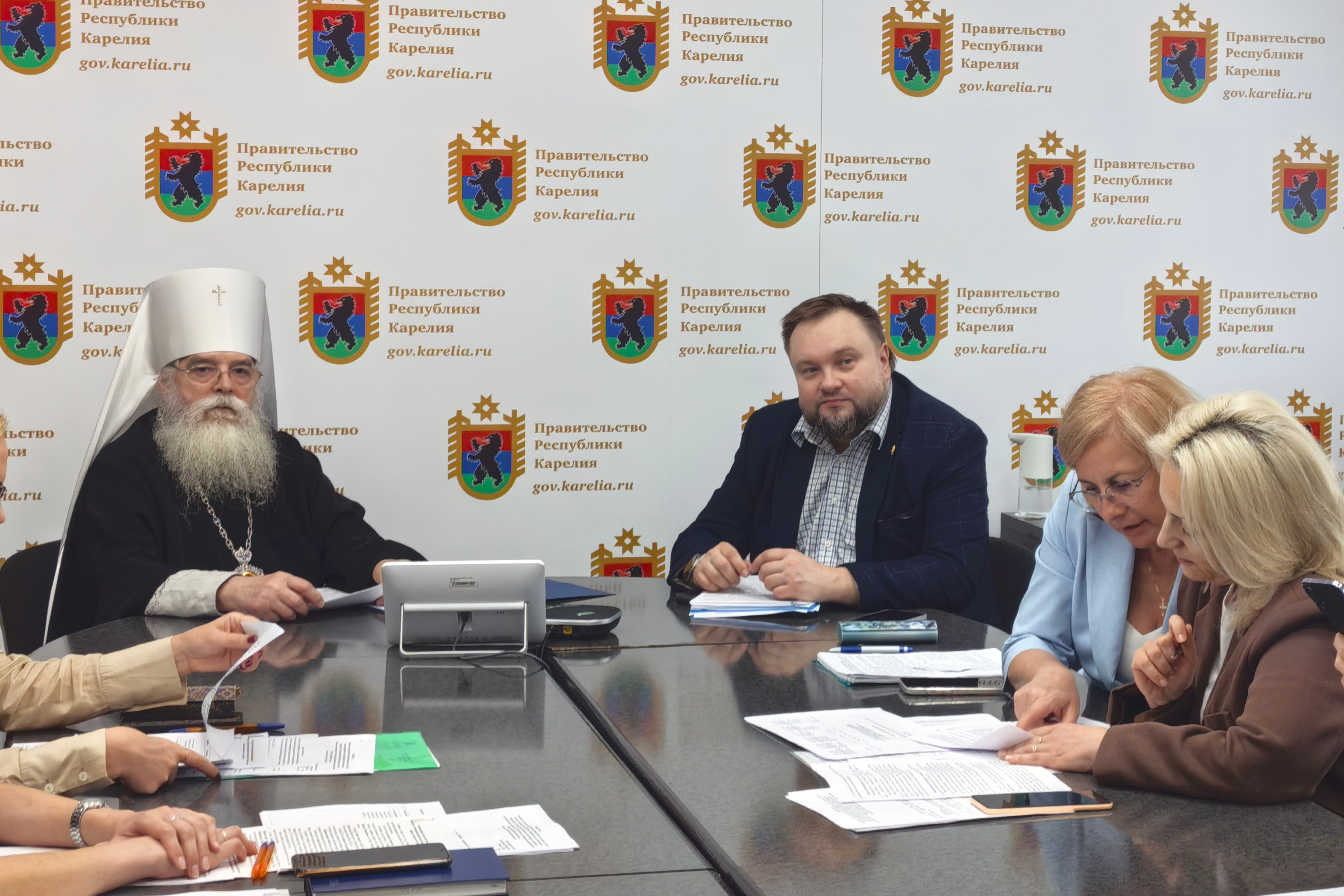 Подготовка к 800-летию крещения карелов обсуждена в Доме правительства