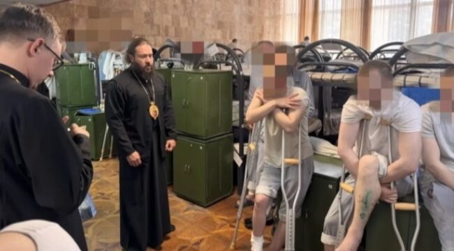 Епископ Зосима посетил раненых в белгородских госпиталях