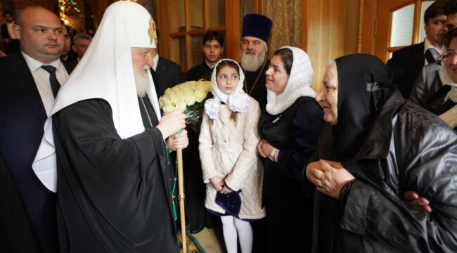 Святейший Патриарх Кирилл встретился с родными почившего иерея Сергия Куксова