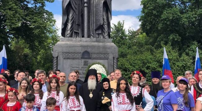 На Славянской площади совершено молебное пение в день памяти Кирилла и Мефодия