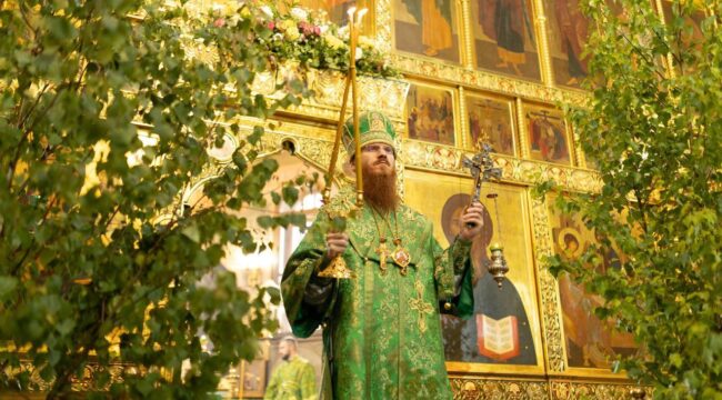 Епископ Бронницкий Иоанн возглавил престольные торжества в храме Живоначальной Троицы в Старых Черемушках