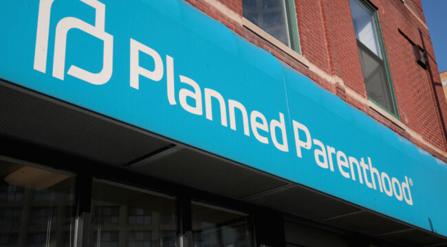 Судья отклонил попытку Planned Parenthood прекратить жалобу на ложную рекламу