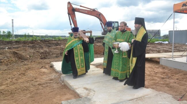 Епископ Павлово-Посадский Силуан заложил храм Царственных страстотерпцев в деревне Санино