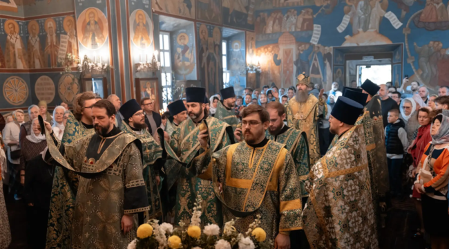 Епископ Силуан возглавил Литургию в храме Святого Духа в Первомайском