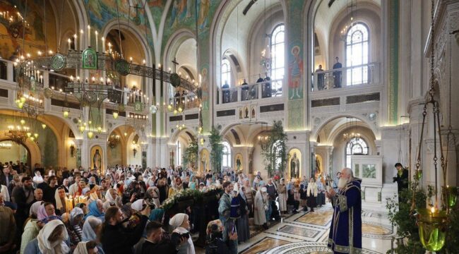 Митрополит Каширский Феогност возглавил Литургию в Сретенском монастыре в праздник Владимирской иконы Божией Матери и принял участие в торжественном выпуске студентов Сретенской академии