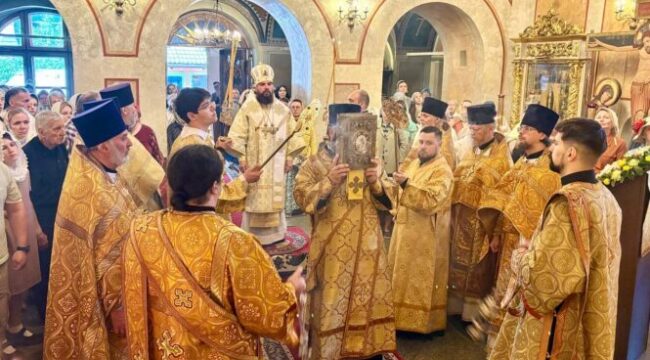 Митрополит Арсений возглавил престольный праздник в храме Всех святых на Кулишках