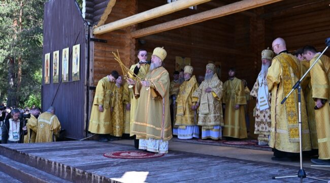Митрополит Астанайский и Казахстанский Александр возглавил торжества в Вятской митрополии по случаю явления чудотворного образа святителя Николая на реке Великой