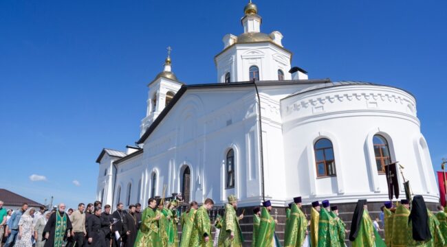 В курском Атомграде освящен Свято-Троицкий храм
