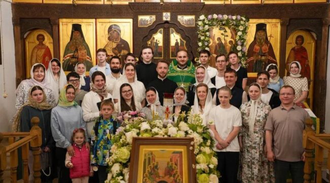 В храме Живоначальной Троицы в Хорошеве впервые совершили молодежную ночную Литургию