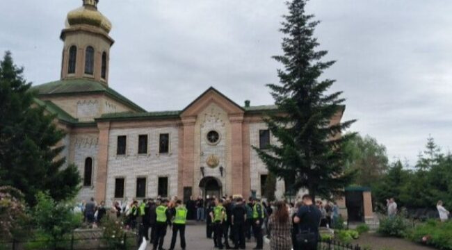 В Кременчуге рейдеры захватили храм Украинской Православной Церкви