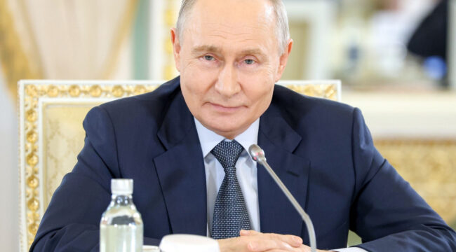 Патриарх Кирилл поздравил Путина с Днем России