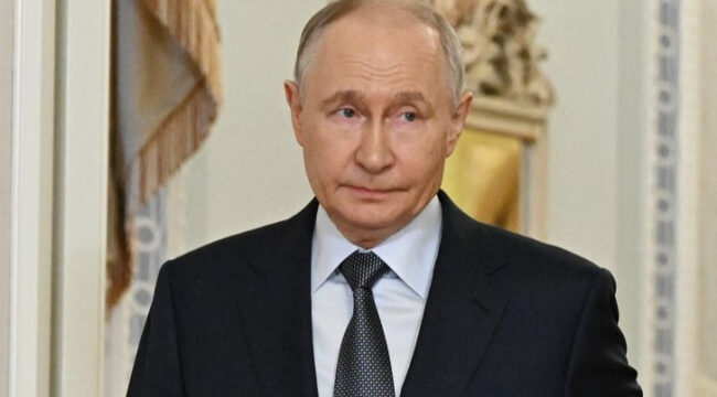 Путин поздравил патриарха Кирилла с Днем России
