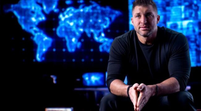 Тим Тибоу предупреждает: онлайн-хищники находят «злые» способы добраться до детей через смартфоны