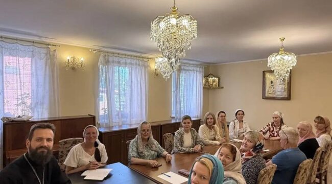 В Троицком благочинии прошел семинар для сотрудников свечных ящиков и церковных лавок