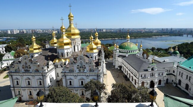 Российская атака беспилотника подожгла исторический собор в Украине