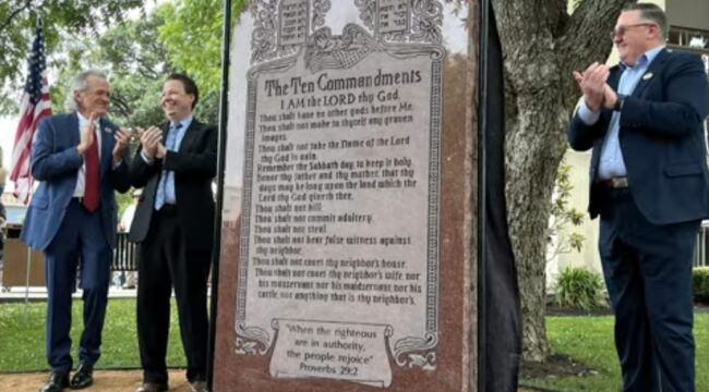«Приди и забери»: округ в Техасе отвергает требования FFRF убрать Десять заповедей из здания суда